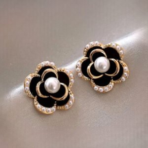 Σκουλαρίκια λουλούδι μαύρο με πέρλα και διακοσμητικές  περλιτσες ατσάλι